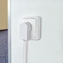 Solight zástrčka úhlová, nízký profil od stěny, IP20, bílá